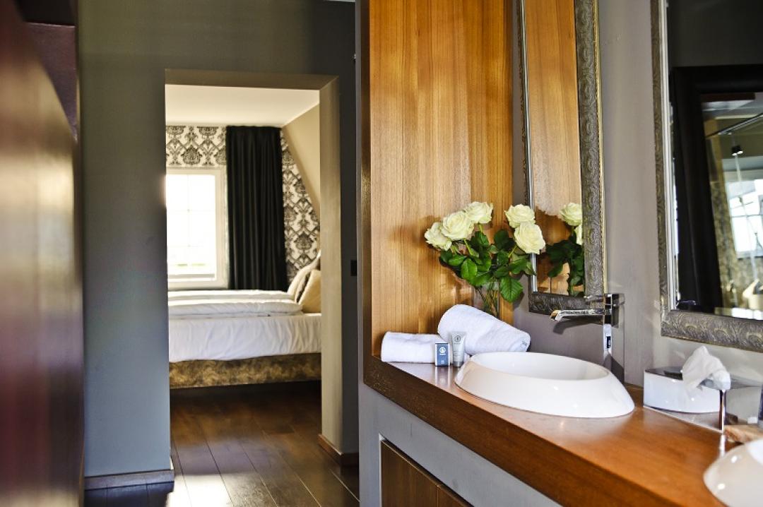 Wertgutschein - Eine Übern. in der Suite Super Star + Restaurantgutschein für 1 Pers.vom Rosenmeer