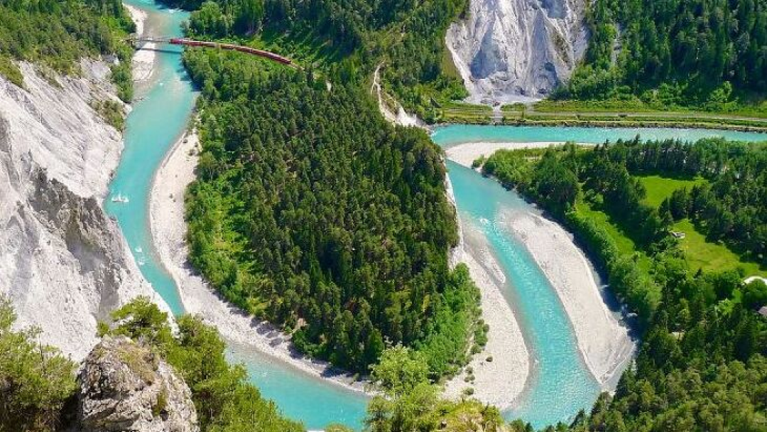 Im Bernina Express von Tessin nach Graubünden - 9-tägige Alpenreise von Zugprofi