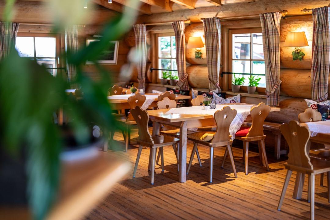 Gutschein für 3 Nächte im großzügigen Alpen Chalet für 2 Personen im Parkhotel Wallgau