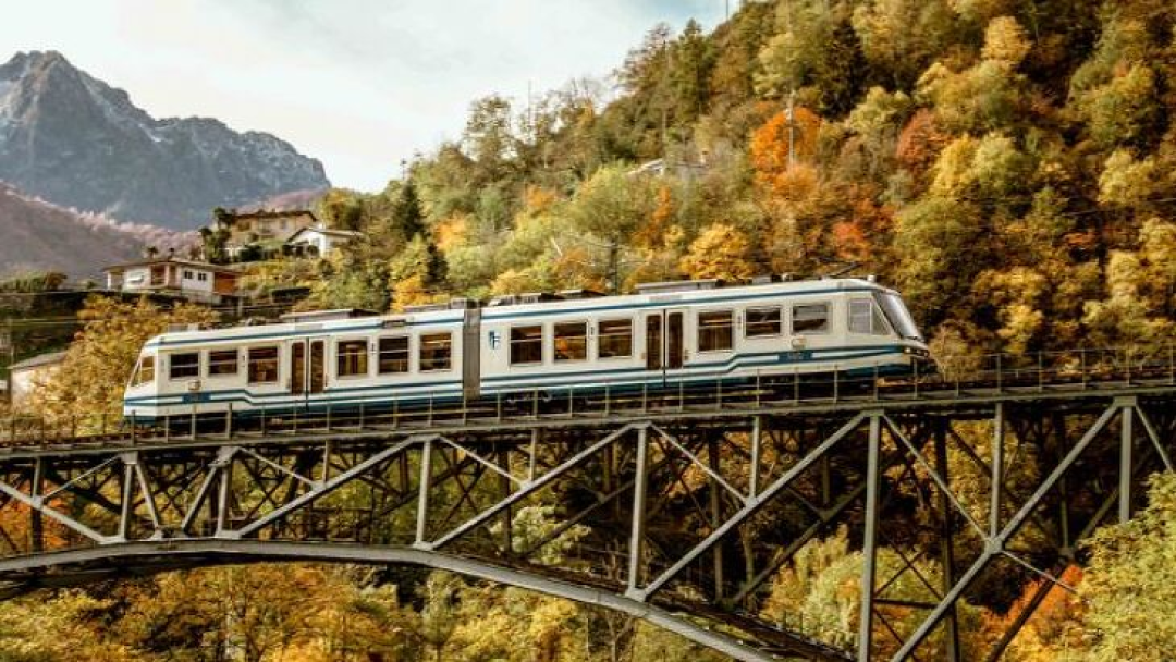 Im Bernina Express von Tessin nach Graubünden - 9-tägige Alpenreise von Zugprofi