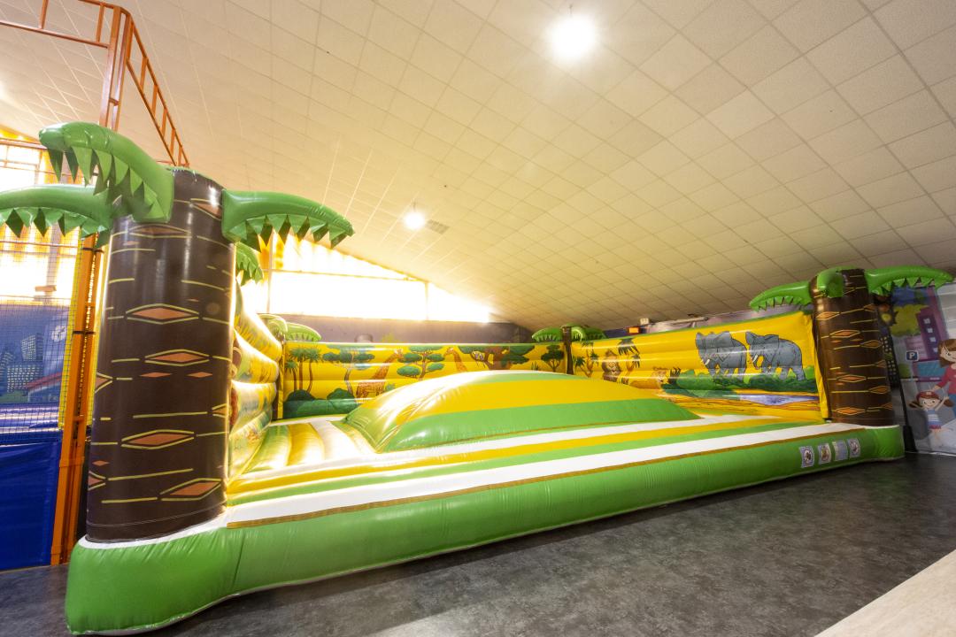 Ticket 2 Erw. (+ 2 Kaffee) und 2 Kinder (+ 2 Slush Eis) + 4 x LaserTag im Funky-Town Ratingen