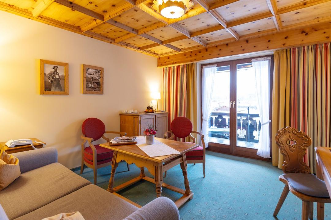 Gutschein für 3 Nächte im großzügigen Alpen Chalet für 2 Personen im Parkhotel Wallgau