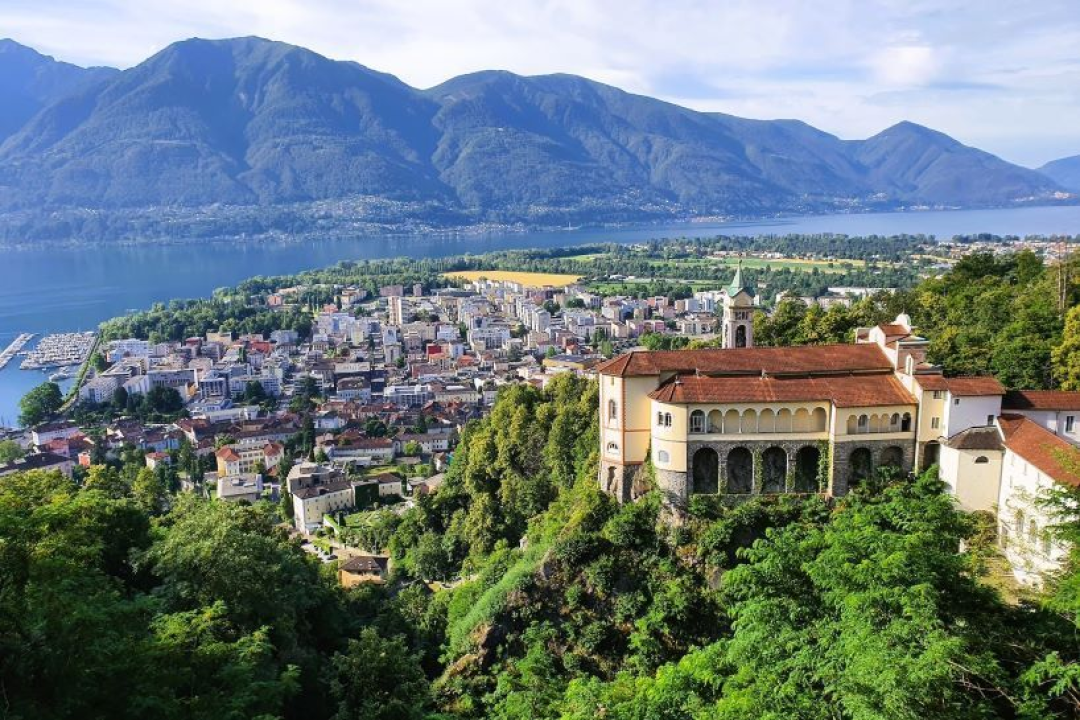 Im Bernina Express von Tessin nach Graubünden - 9-tägige Alpenreise von Zugprofi