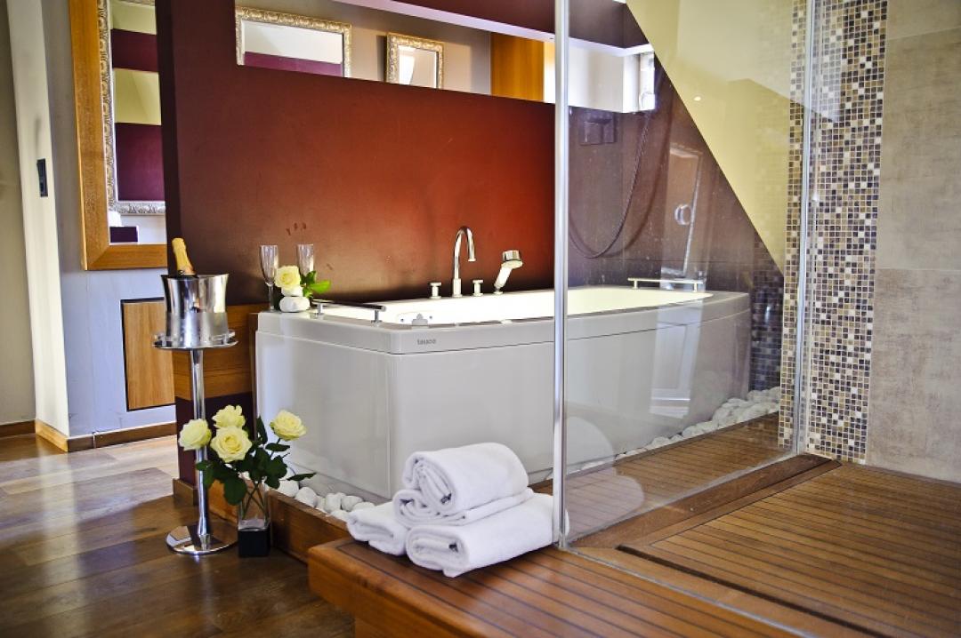 Wertgutschein - Eine Übern. in der Suite Super Star + Restaurantgutschein für 1 Pers.vom Rosenmeer