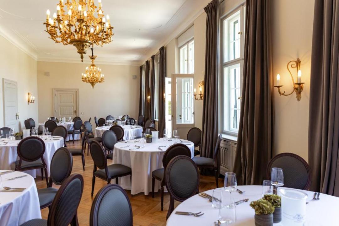 Reisegutschein - 2 Übern. für 2 Pers. im DZ im Schlosshotel Neustrelitz "Wohlfühlzeit"