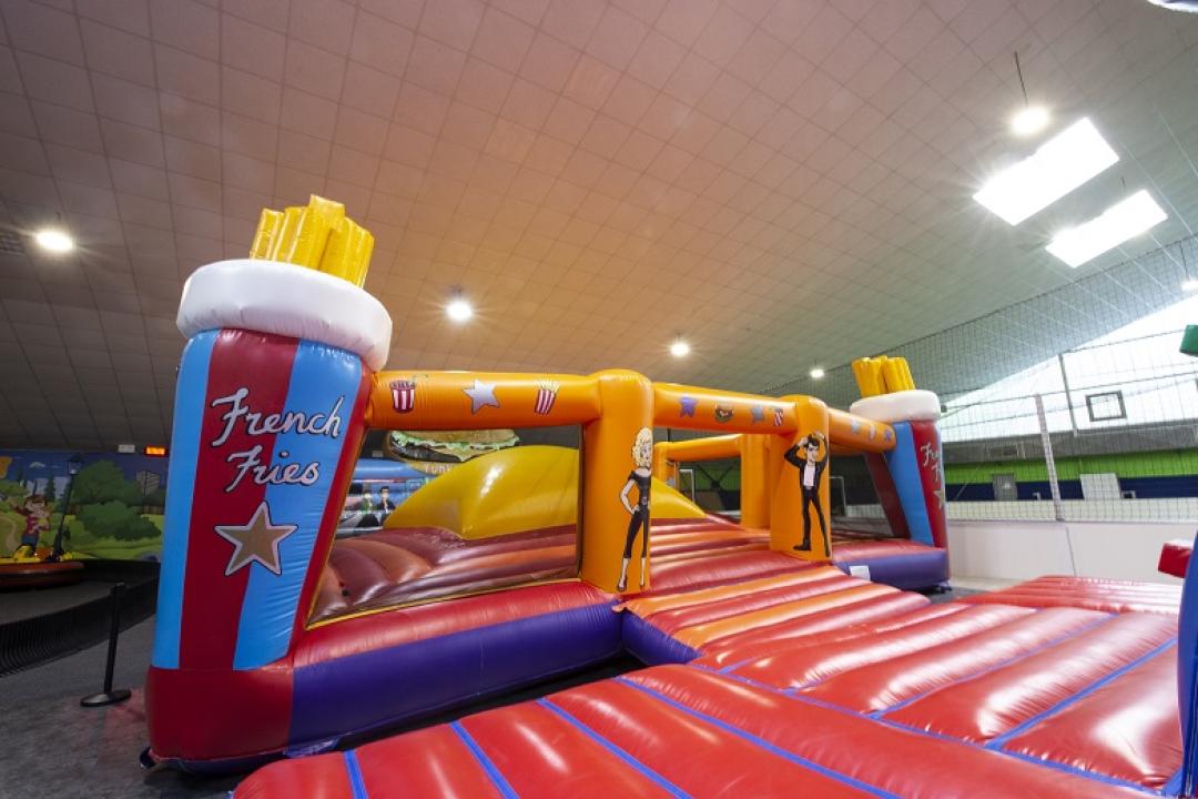 Ticket 2 Erw. (+ 2 Kaffee) und 2 Kinder (+ 2 Slush Eis) + 4 x LaserTag im Funky-Town Ratingen